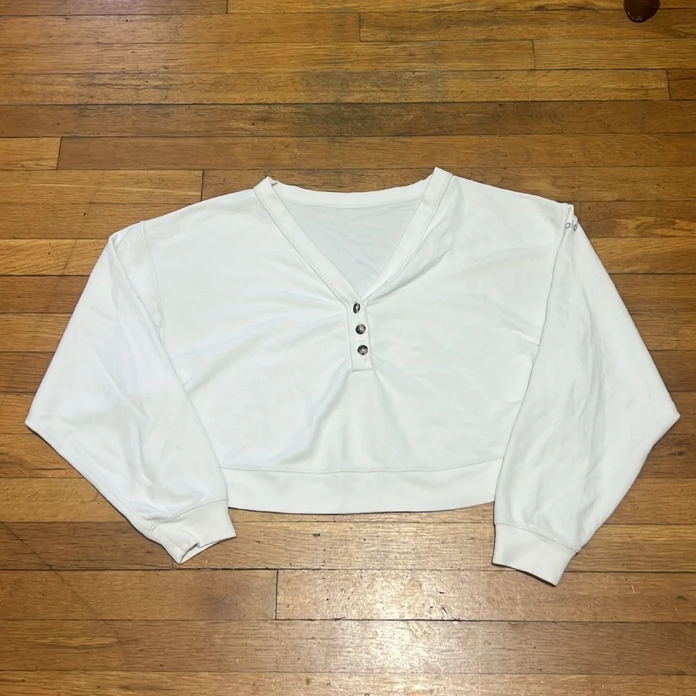Alo Yoga AloLux SoHo Oversized Crop Henley Long Sleeve in Birch White, size M/L - Picture 2 of 15